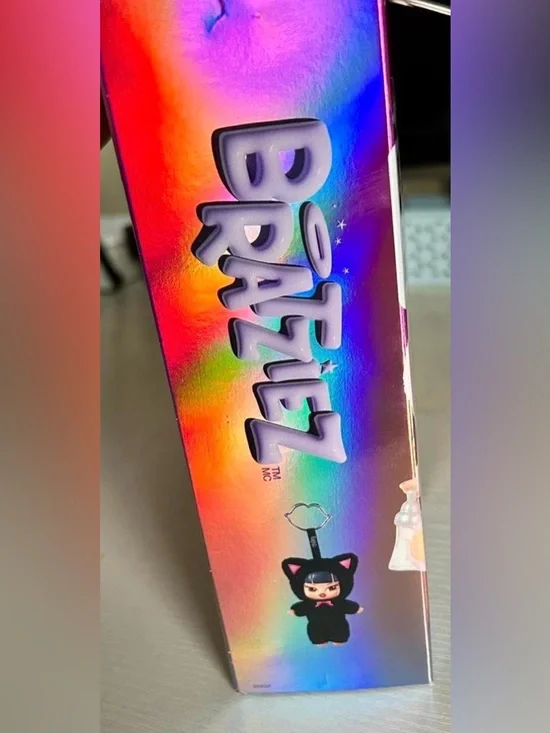 BRATZ BRATZIEZ ICONZ SERIEZ PLUSH
KEYCHAIN BLIND BOX - YASMIN New in box - Picture 5 of 8